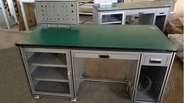 鈑金電器顯示屏鋁型材工作臺(tái) 鈑金電器顯示屏鋁型材工作臺(tái)