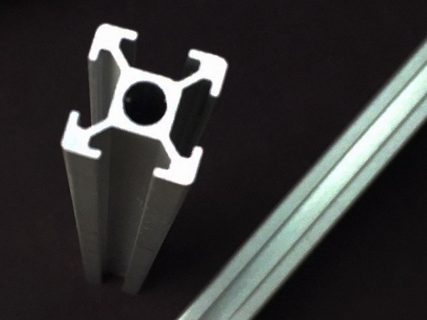 如何選擇工業(yè)鋁型材架子的安裝地點？