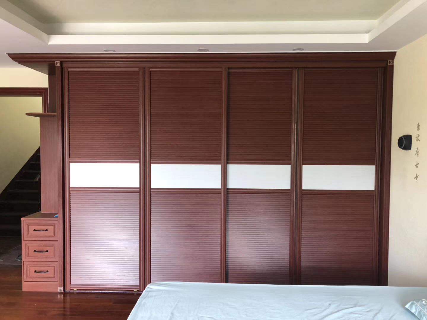 全鋁衣柜-03（風格：中式；顏色：紅橡）