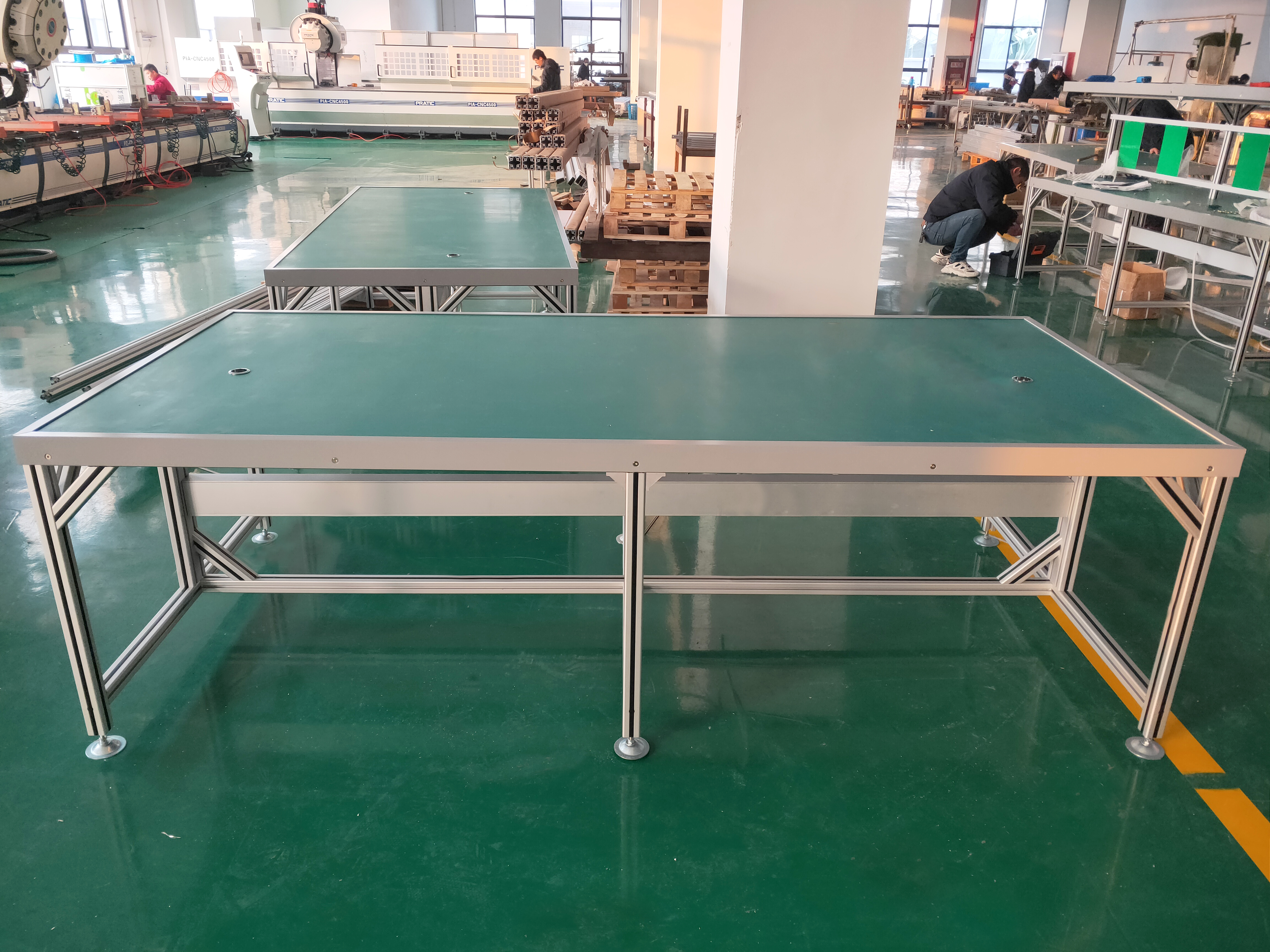 在南京當地，有多少種類的防靜電工作臺？